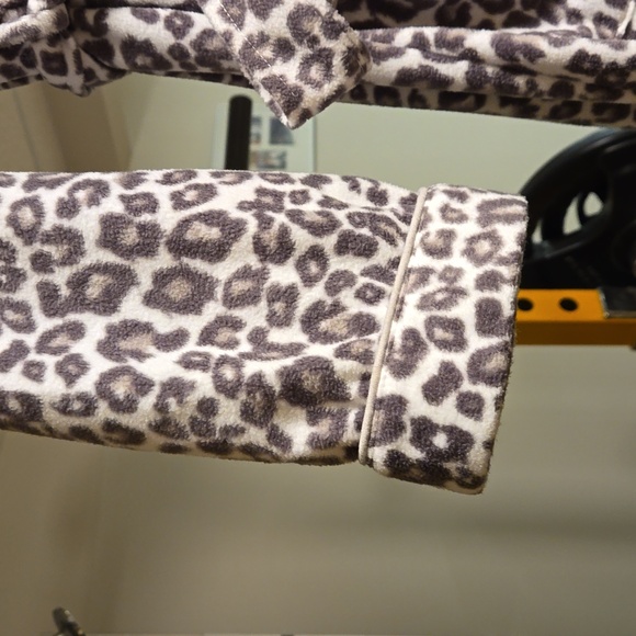 George bathrobe size S/M $15 NWOT. - Picture 6 of 14